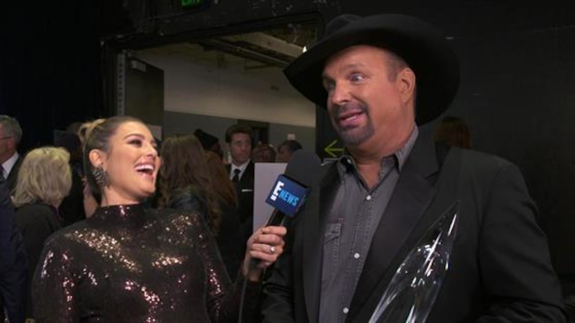 Garth Brooks Gets Icon Award From Cher At 2020 Billboard Music Awards E Online Au